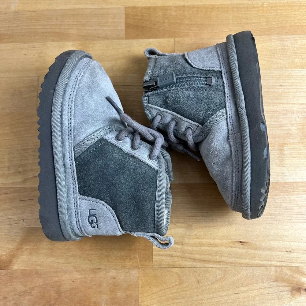 UGG Boots Neumel II Chukka Ankle Bootie Toddler Size 7 Grey‎ Suede Shearling Zip